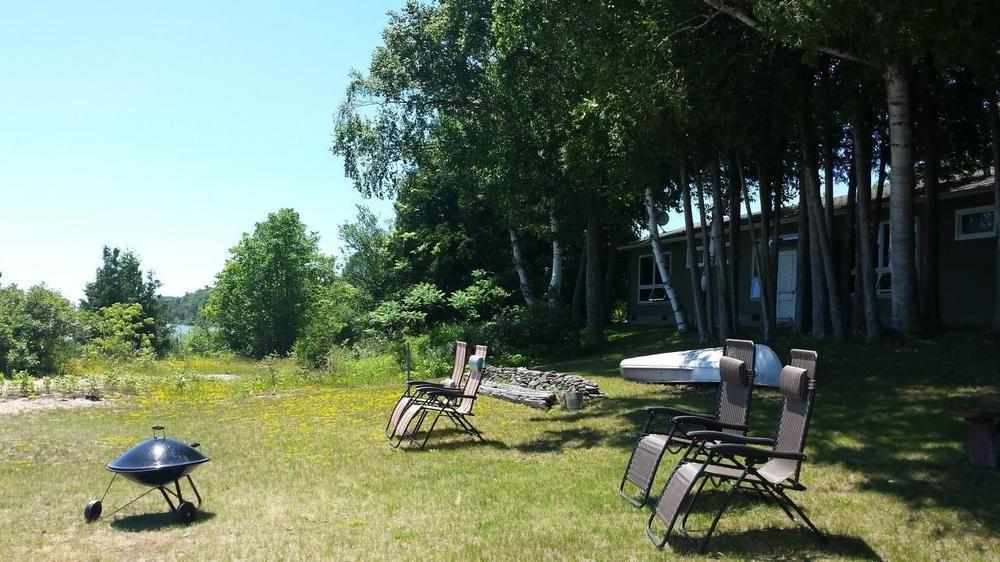 Square Rigger Harbor Motel Бейлис-Харбор Экстерьер фото